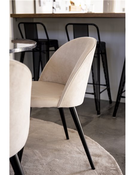 Matgrupp Estelle med Velvet matstolar
